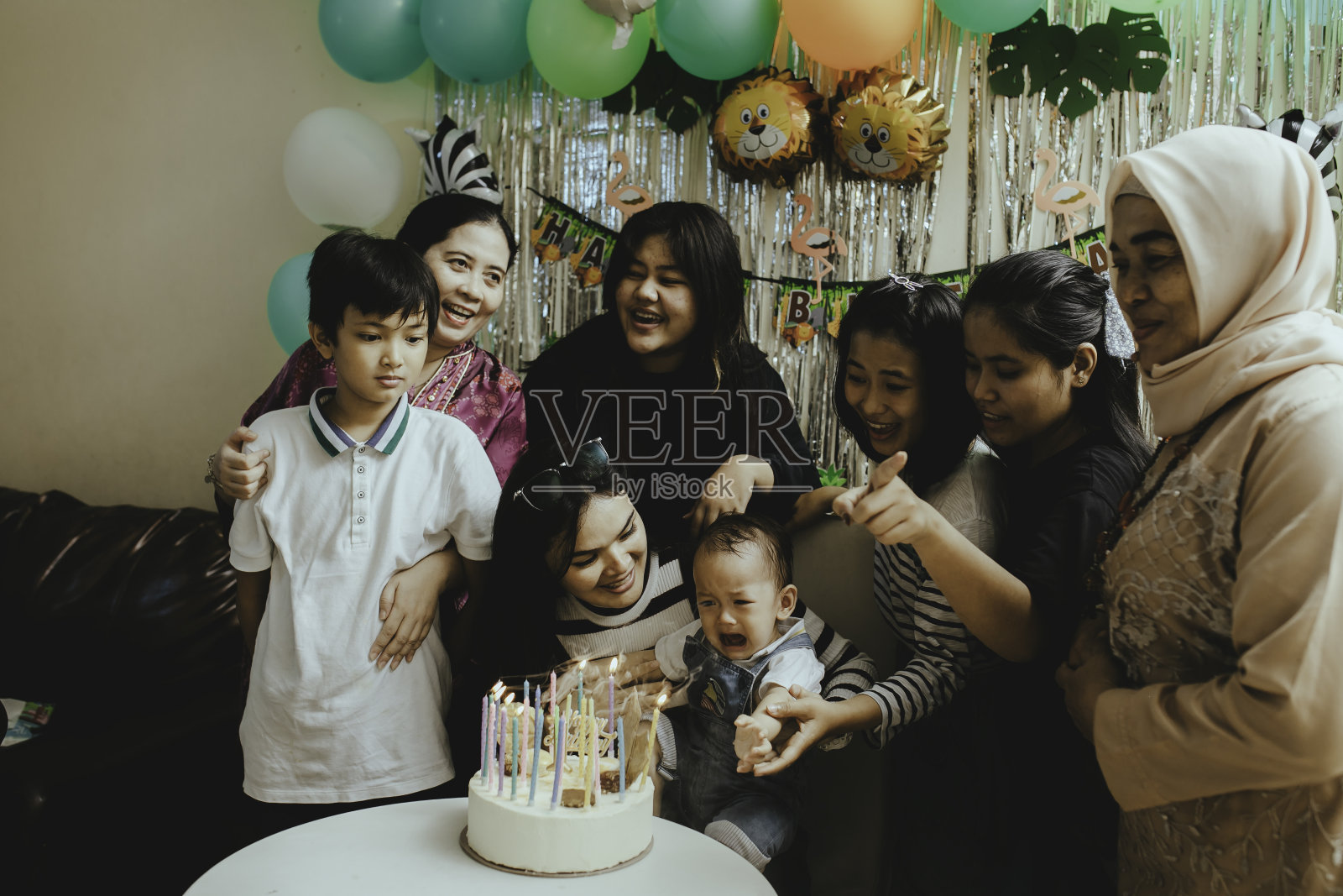 社交聚会庆祝生日照片摄影图片