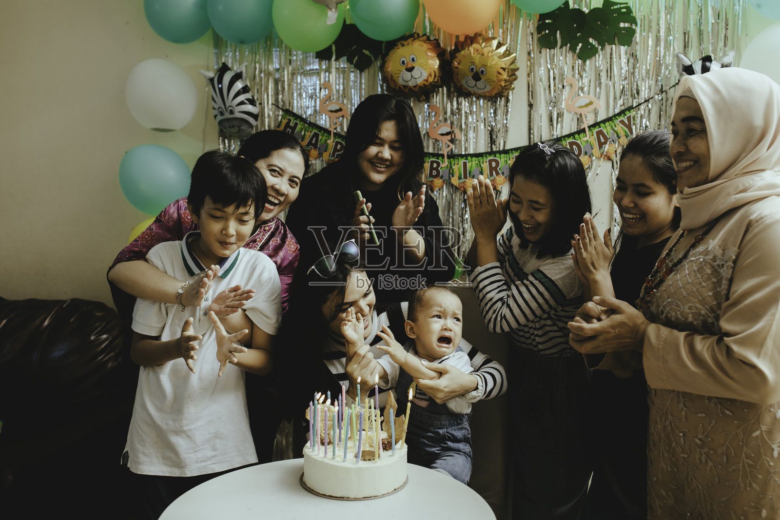 社交聚会庆祝生日照片摄影图片