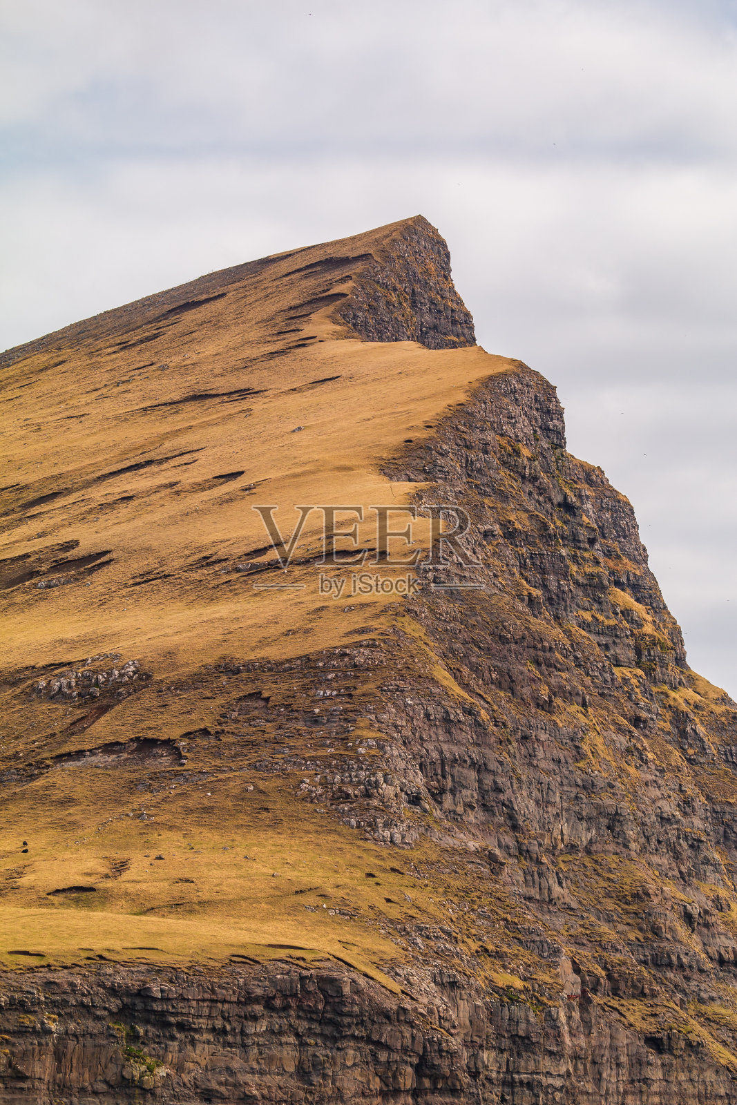 Trælanípa丹麦法罗群岛的奴隶悬崖。照片摄影图片