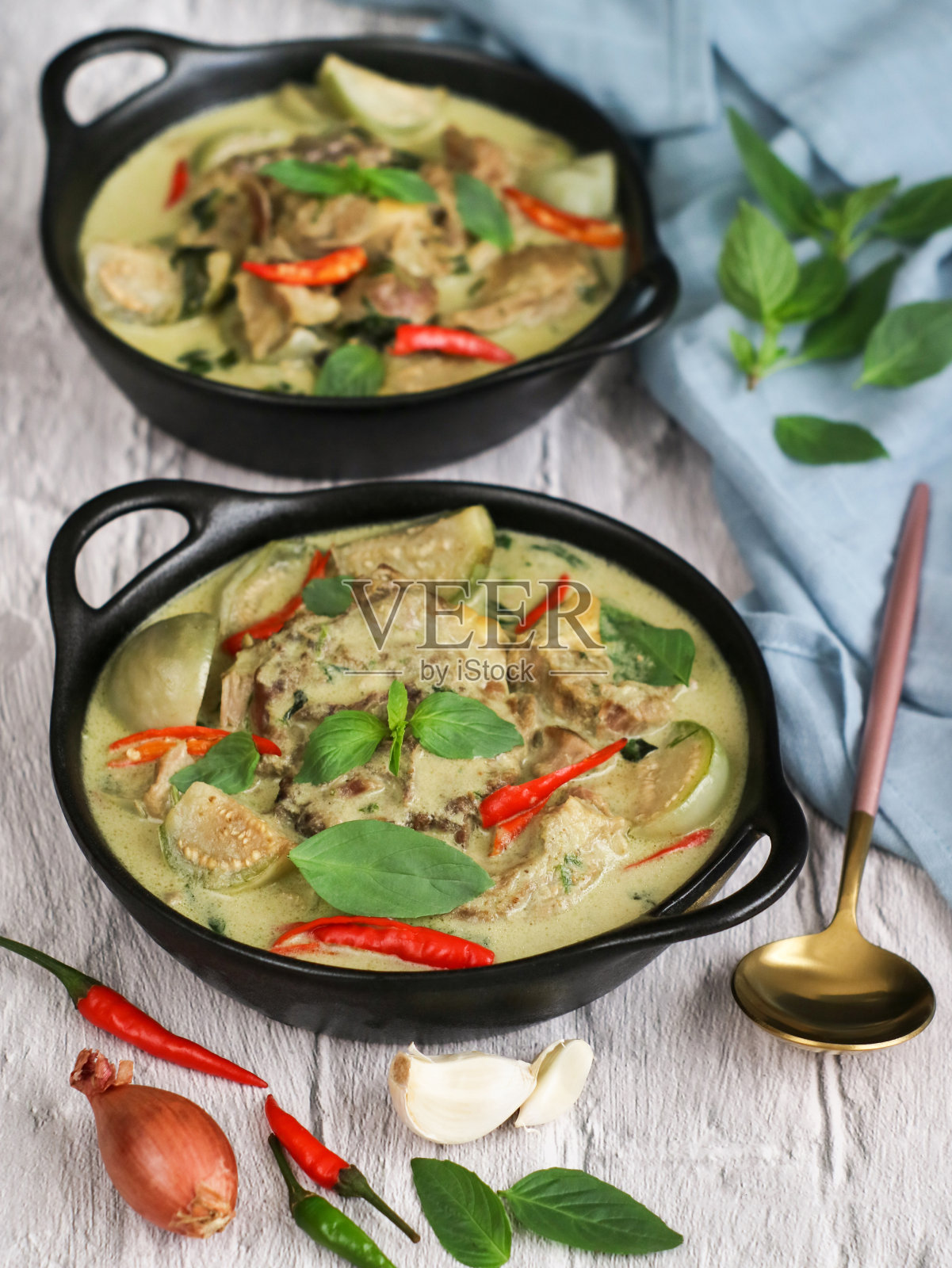 传统泰式绿咖喱羊肉照片摄影图片