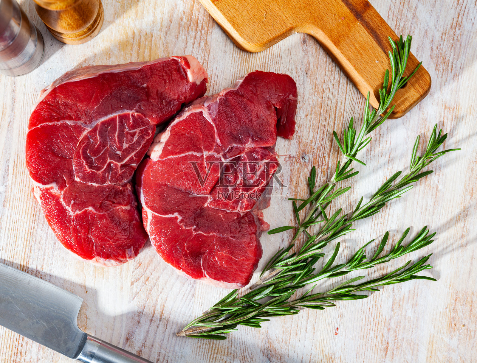 新鲜生牛排照片摄影图片