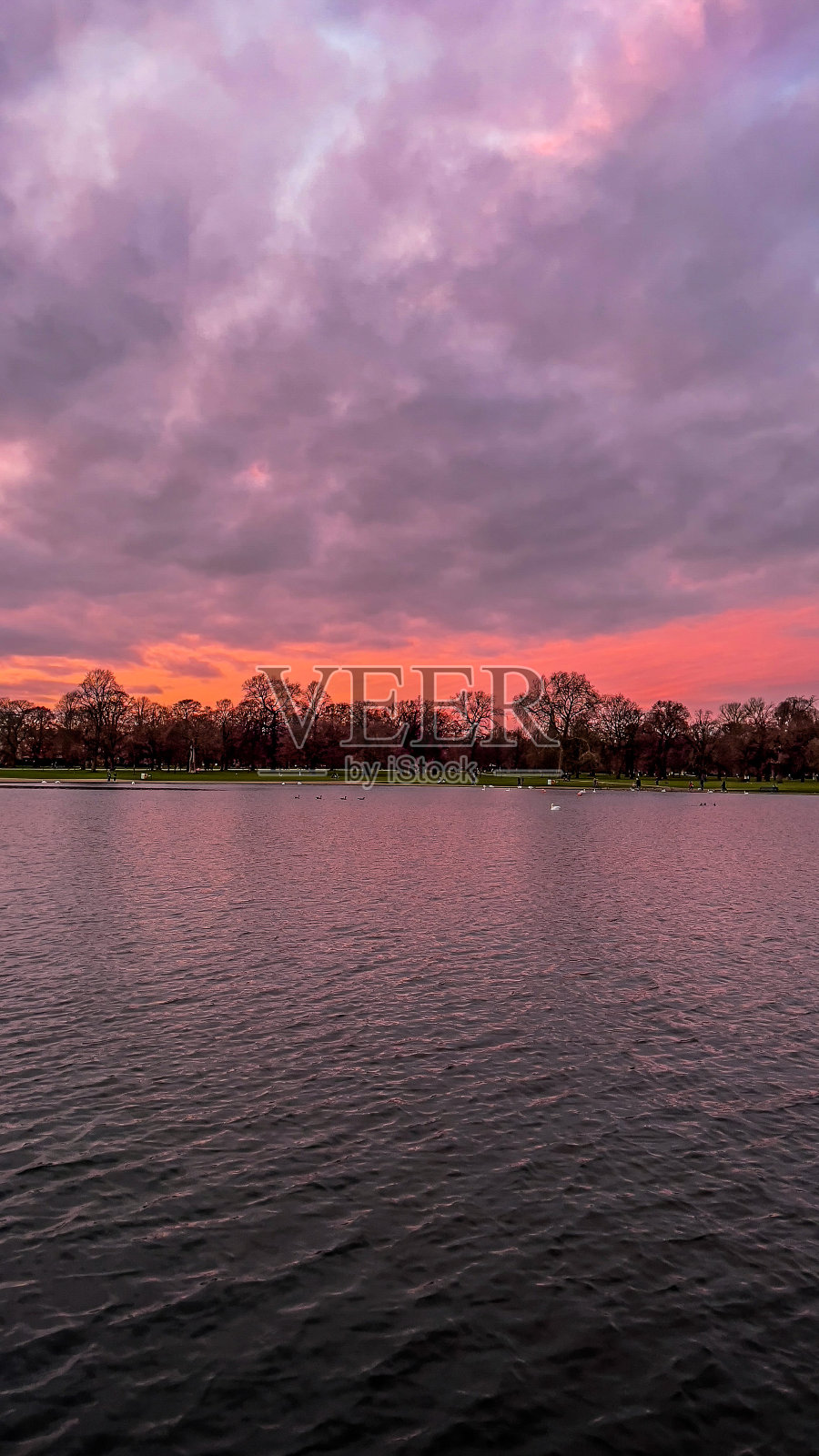 冬天的湖日落照片摄影图片