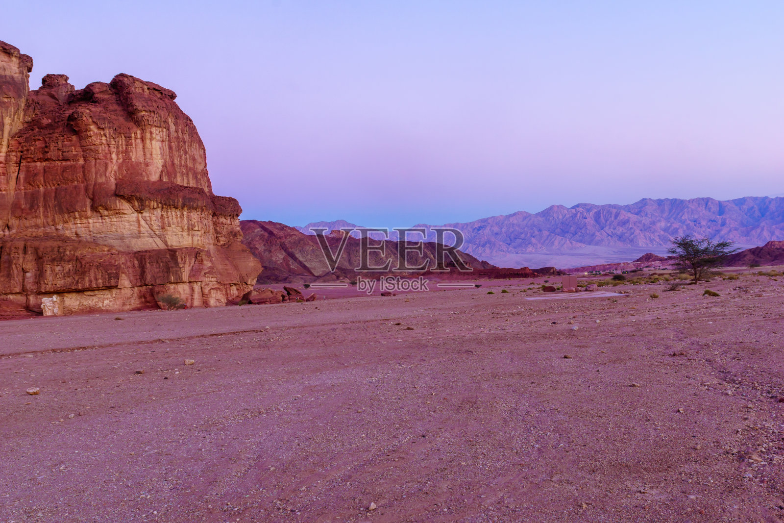 日落的岩层，蒂姆纳沙漠公园照片摄影图片