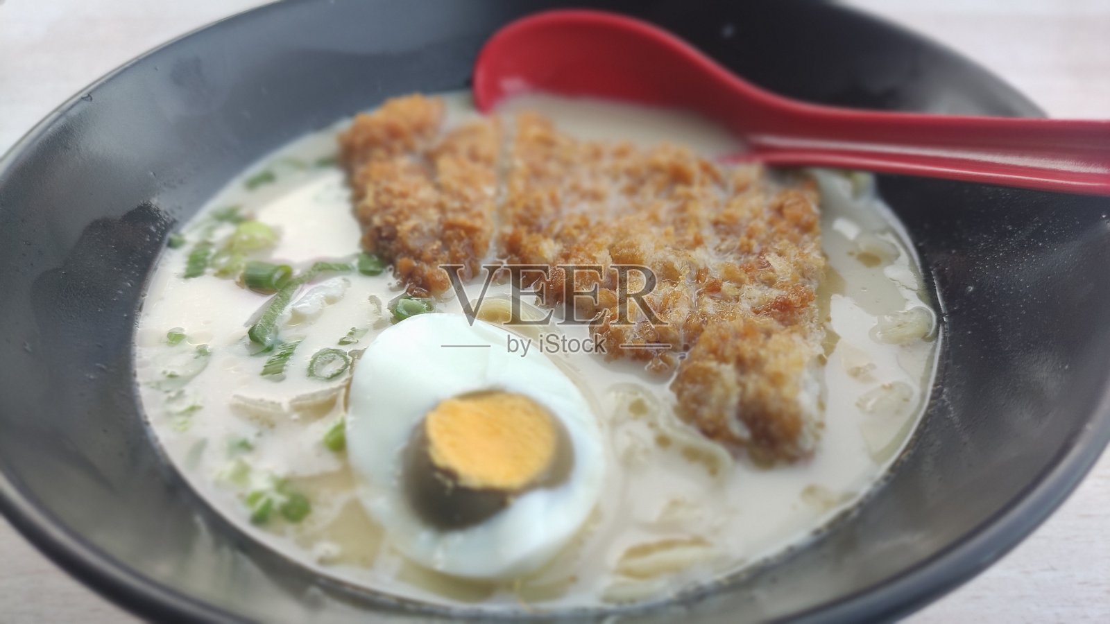 猪骨汤猪肉拉面照片摄影图片