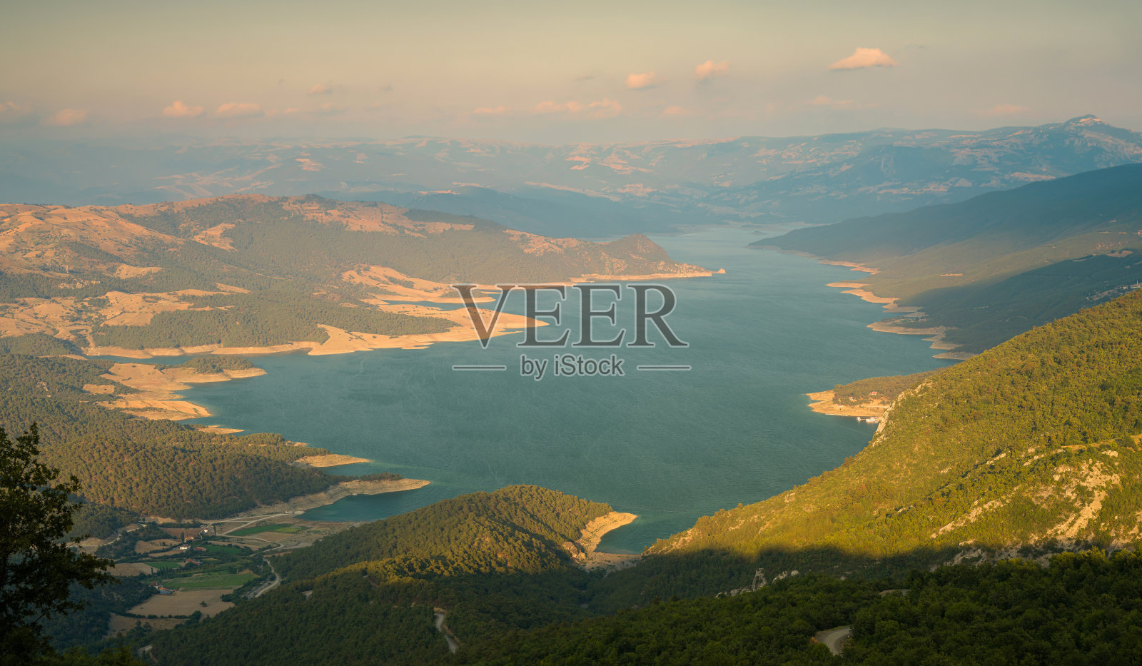 沙欣卡亚峡谷的克孜利马克三角洲照片摄影图片