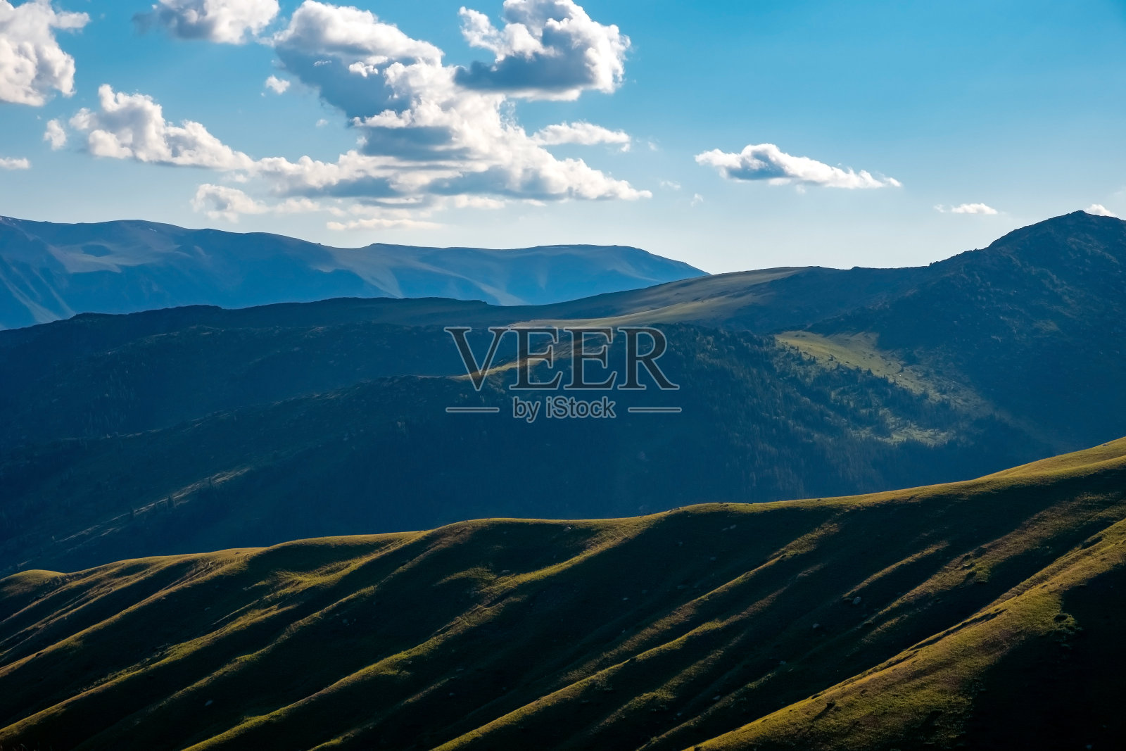 山的风景。准噶尔Alatau自然。旅游，在哈萨克斯坦旅游，概念。照片摄影图片