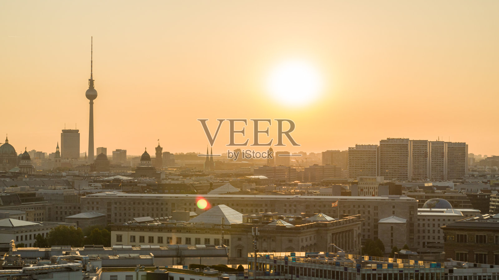 无人机柏林天际线柏林电视塔日出关闭照片摄影图片