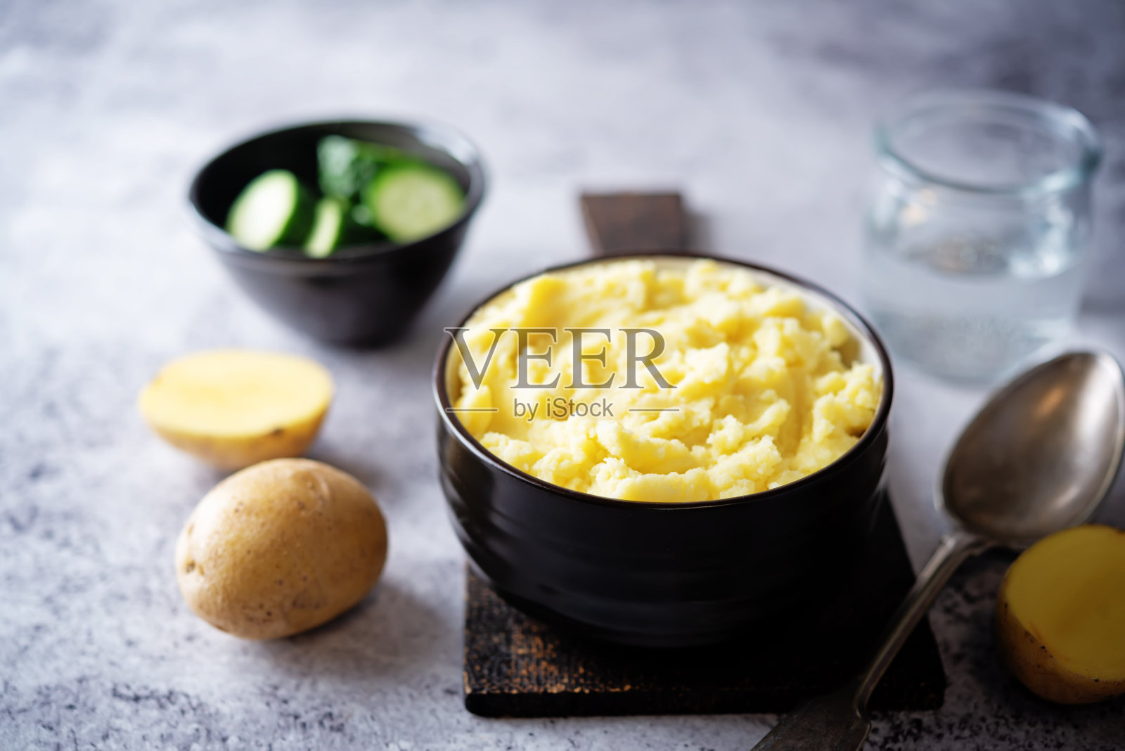 碗里的土豆泥照片摄影图片