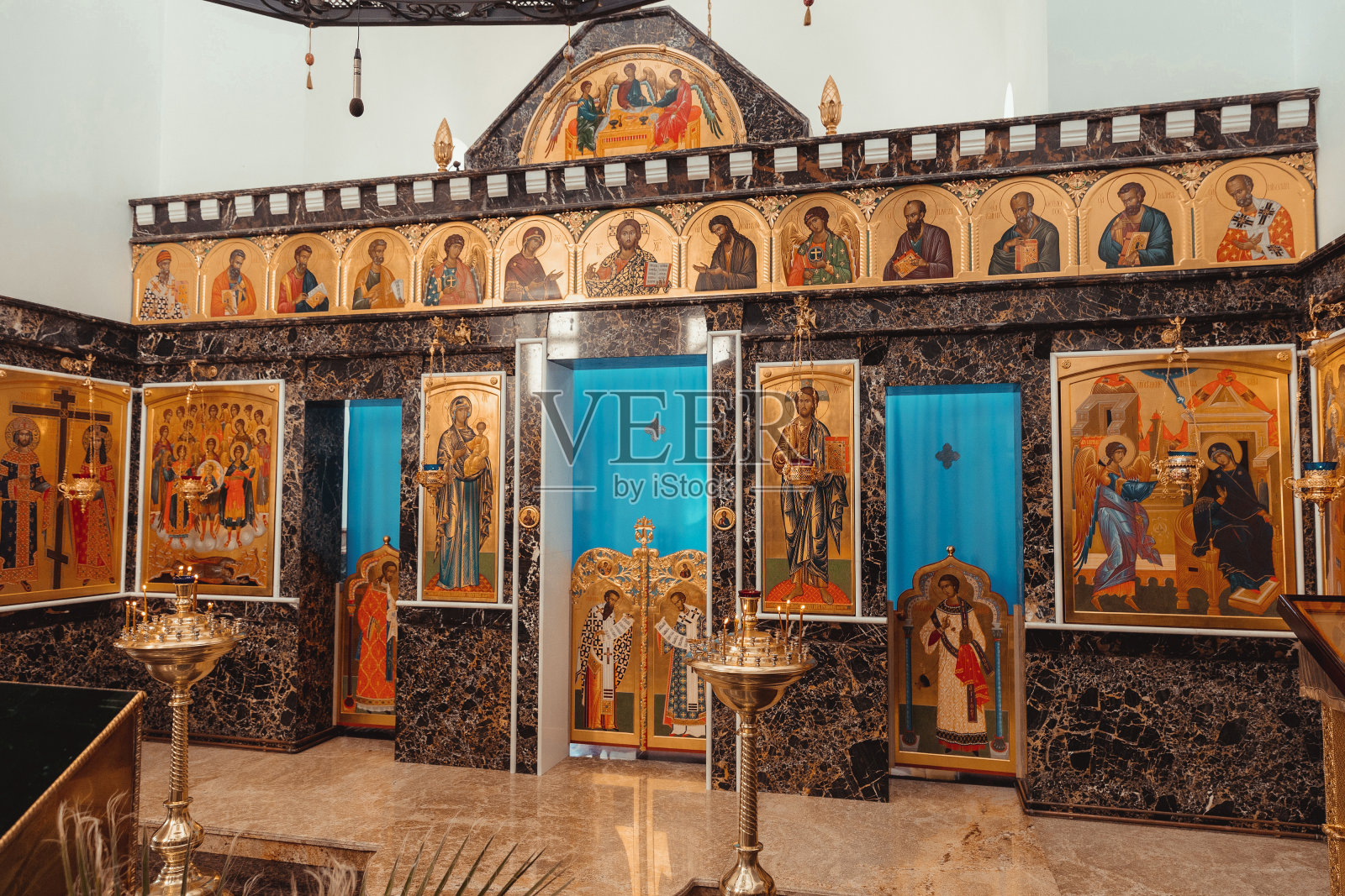 东正教教堂里的圣像装饰照片摄影图片