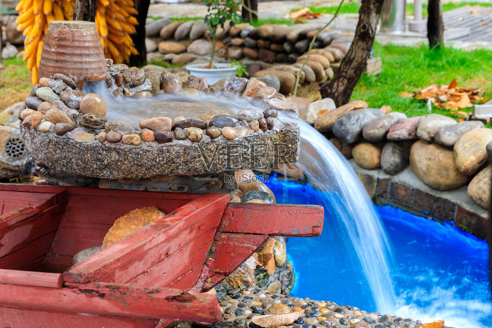 花园水瀑布照片摄影图片