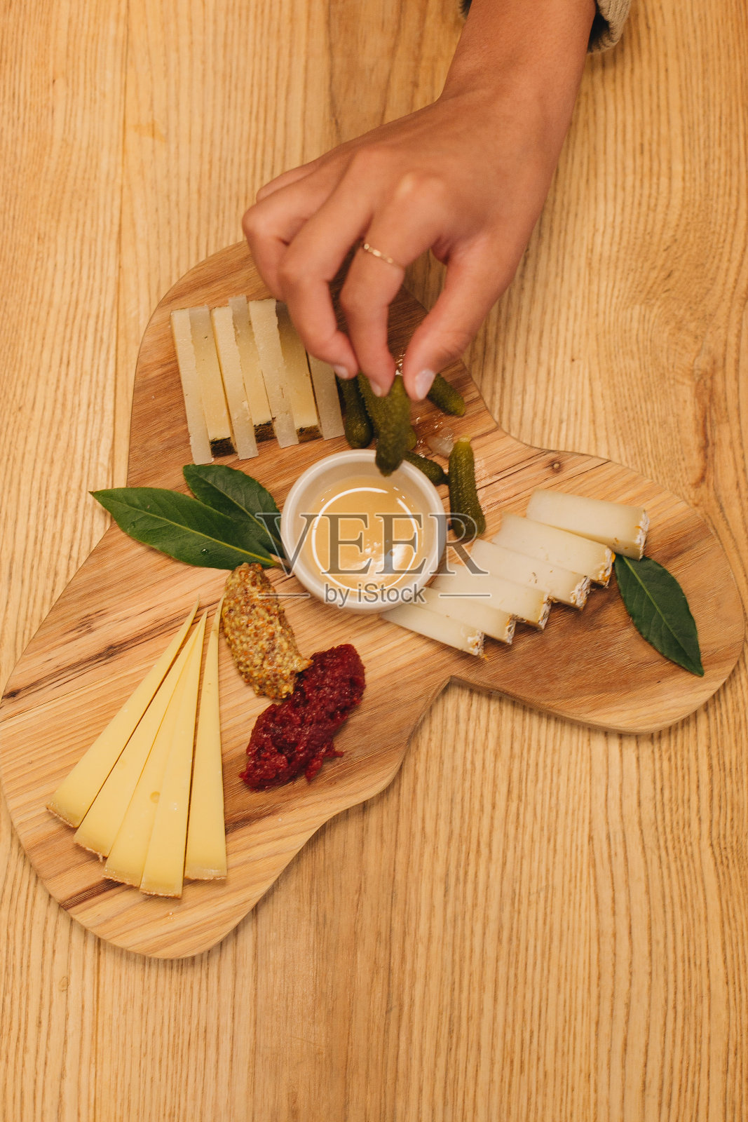 女人吃午饭照片摄影图片