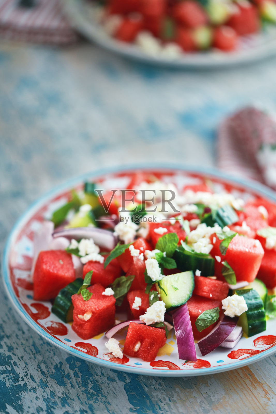 西瓜黄瓜沙拉配菲达奶酪照片摄影图片