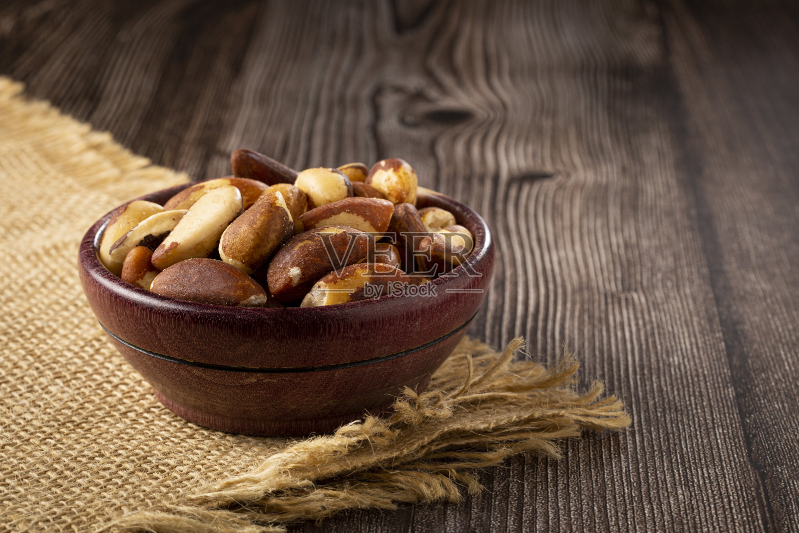 桌上的巴西坚果，被称为“胡桃做Pará”。照片摄影图片