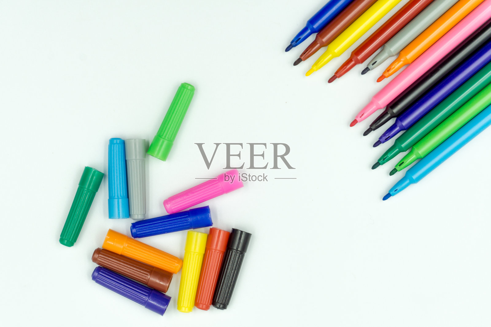 彩色笔在白色的背景照片摄影图片