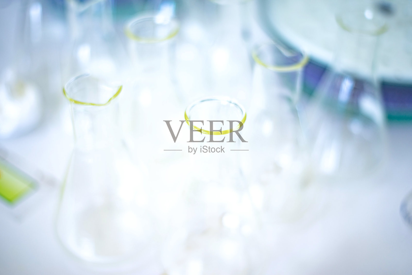 科学实验室里的实验设备照片摄影图片