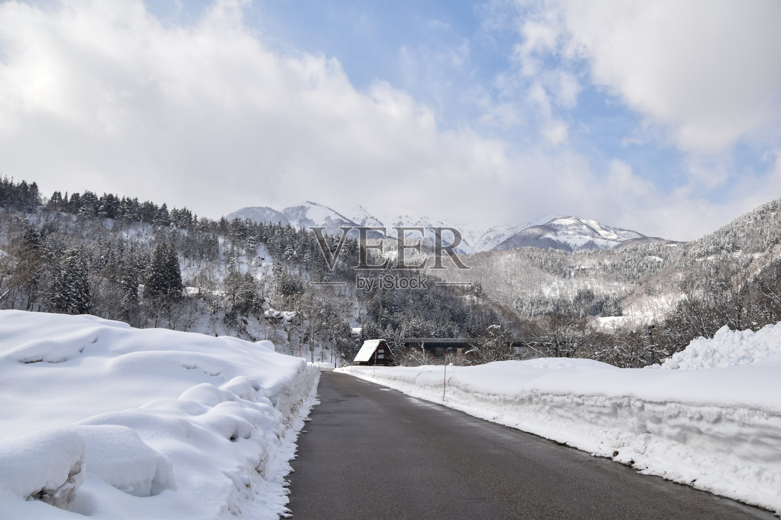 冬季世界遗产茅草屋顶gasshou -zukuri村照片摄影图片