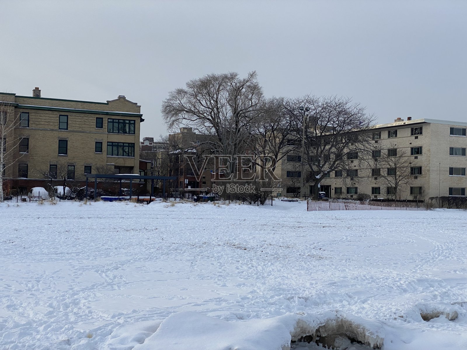 冰煎饼和冰冻的密歇根湖照片摄影图片