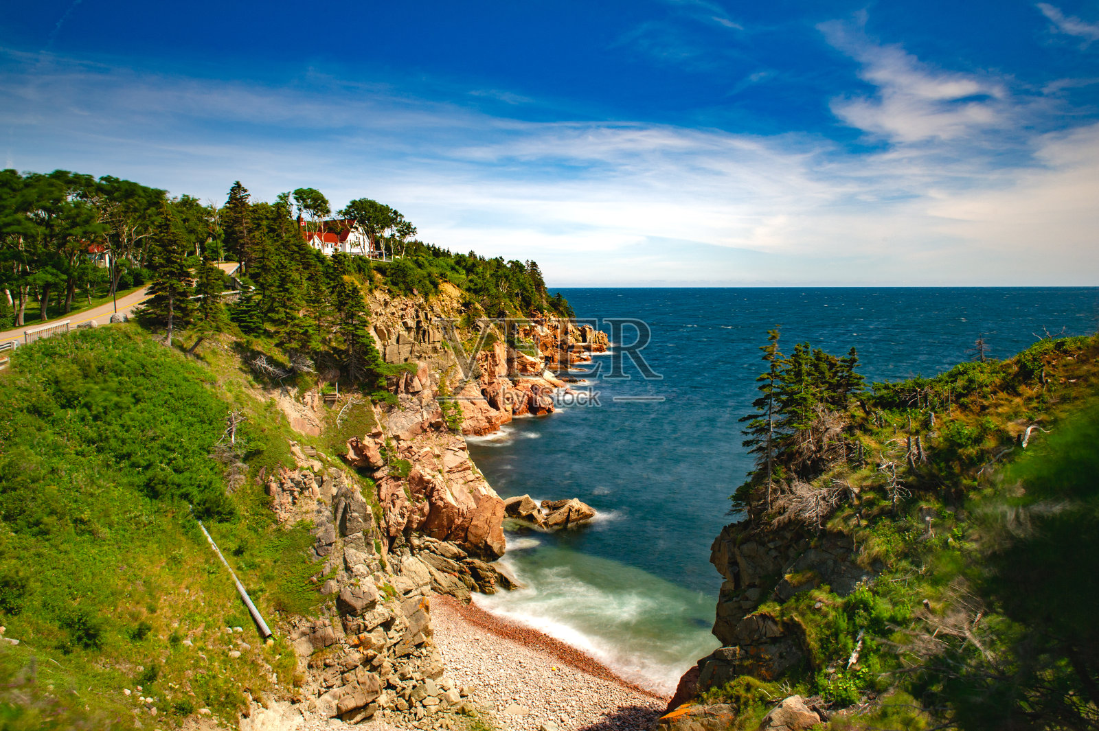 从英格尼什的凯尔特酒店俯瞰海岸线照片摄影图片