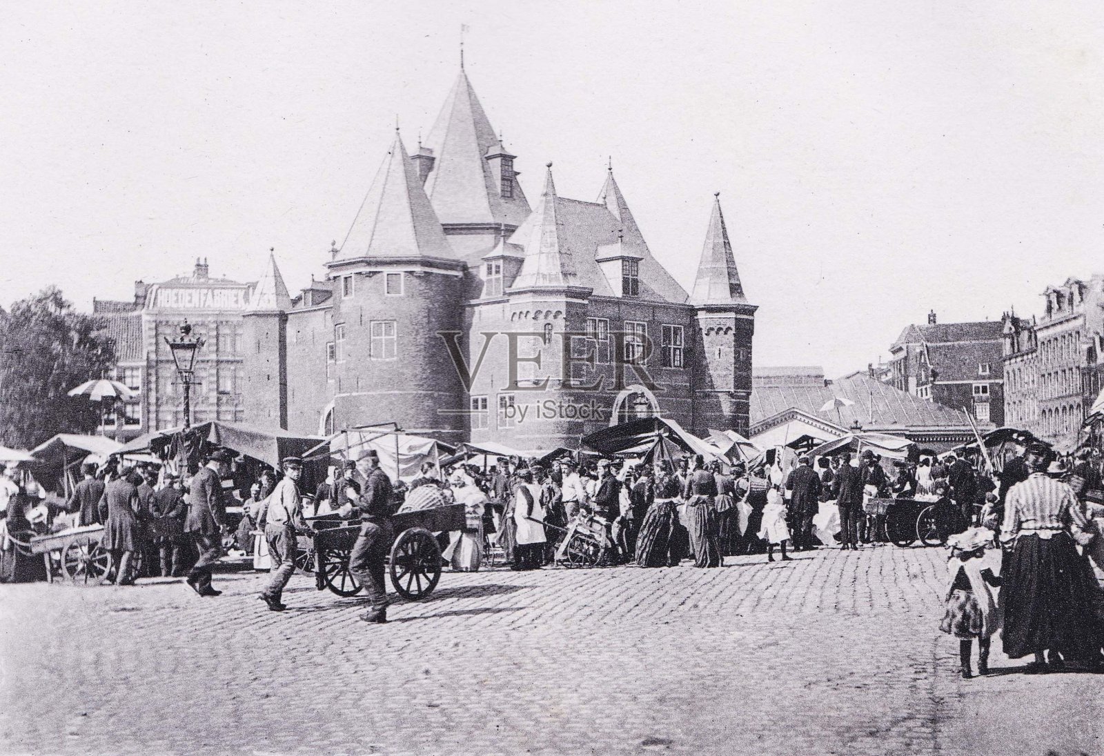 荷兰哈勒姆市场(荷兰)1894年的古董照片插画图片素材