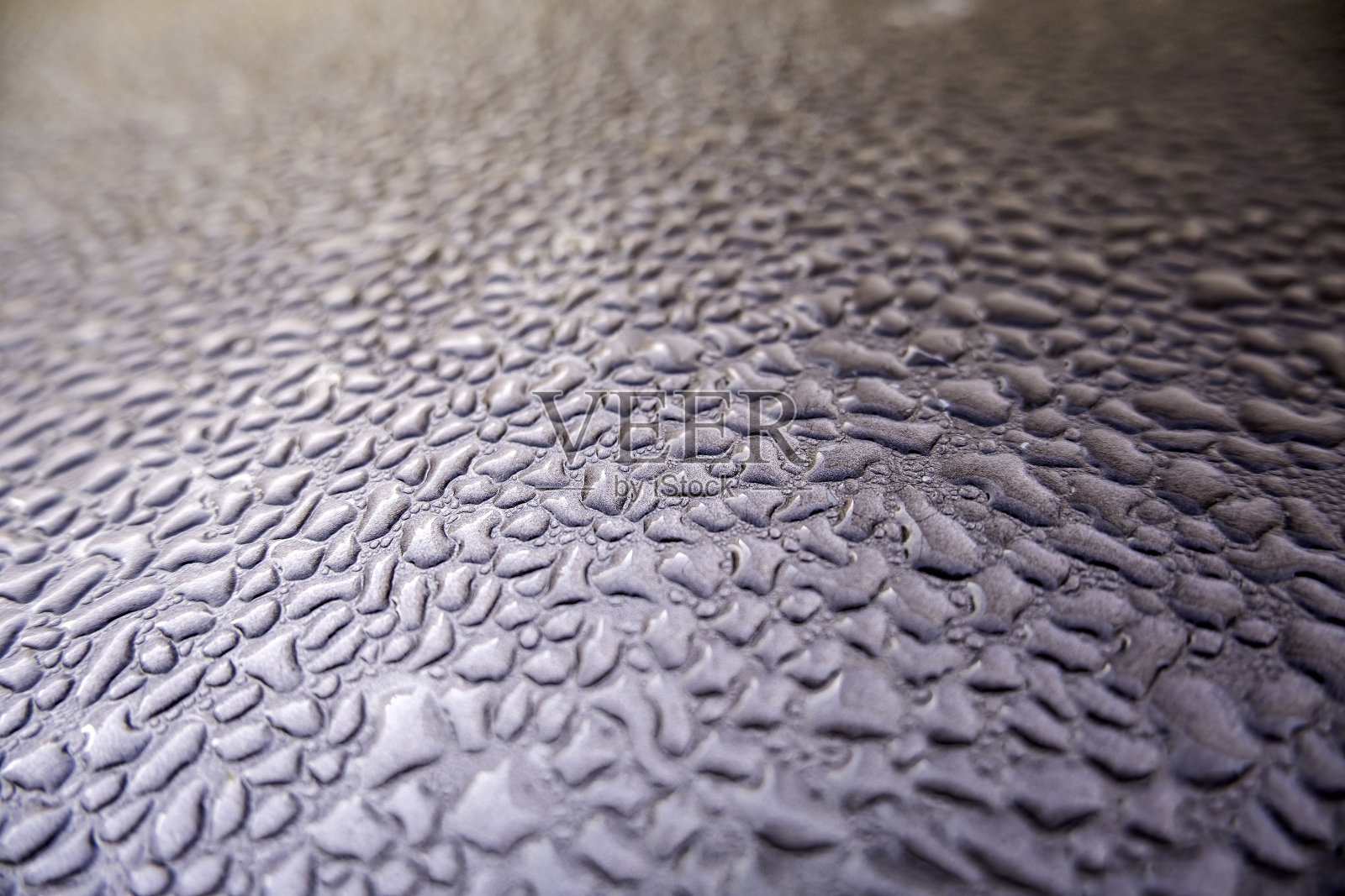 水面上的水滴照片摄影图片