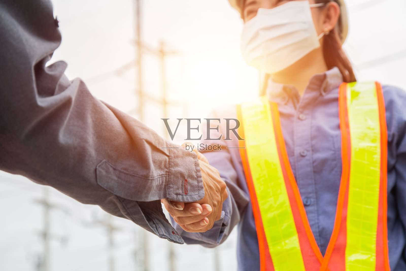 特写握手工程师团队合作成功照片摄影图片