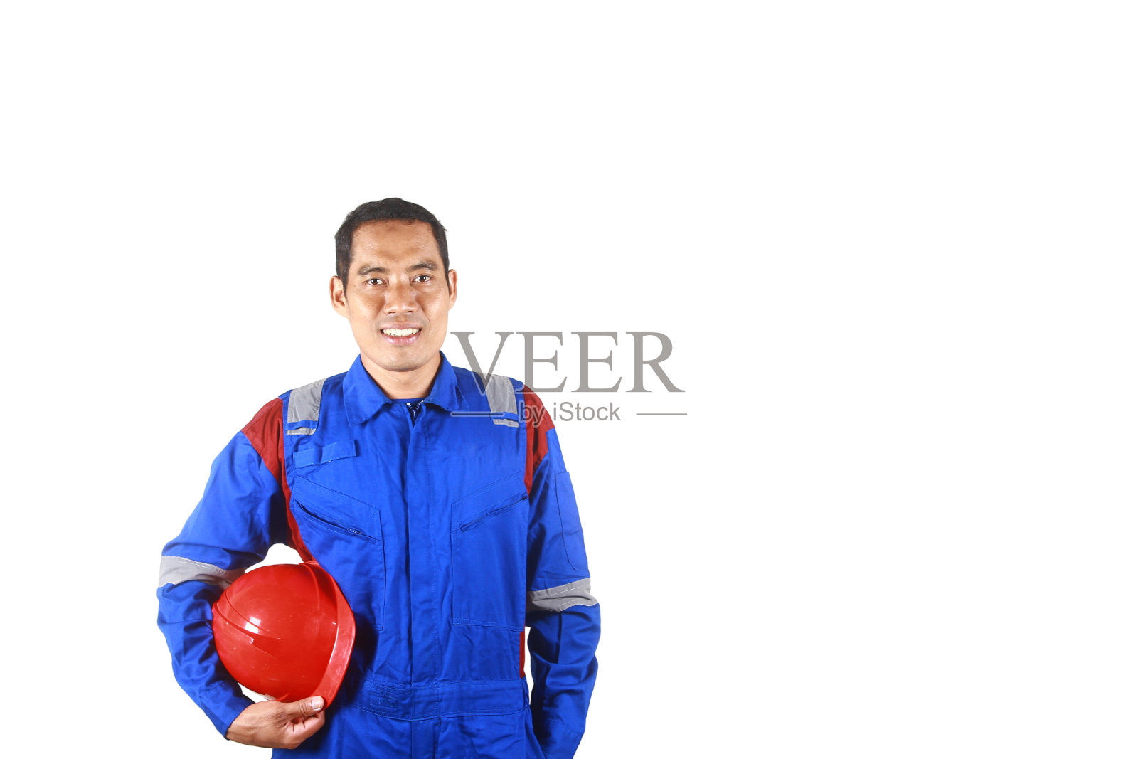 亚洲工程师的肖像穿着安全夹克和头盔，孤立在白色背景的微笑照片摄影图片