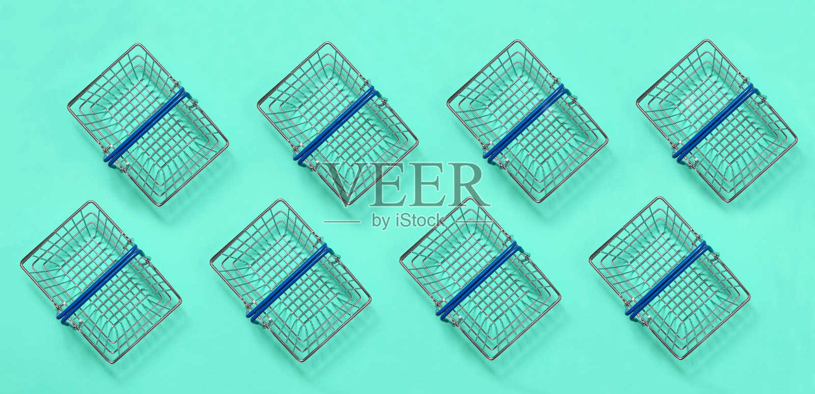 超市购物篮。照片摄影图片