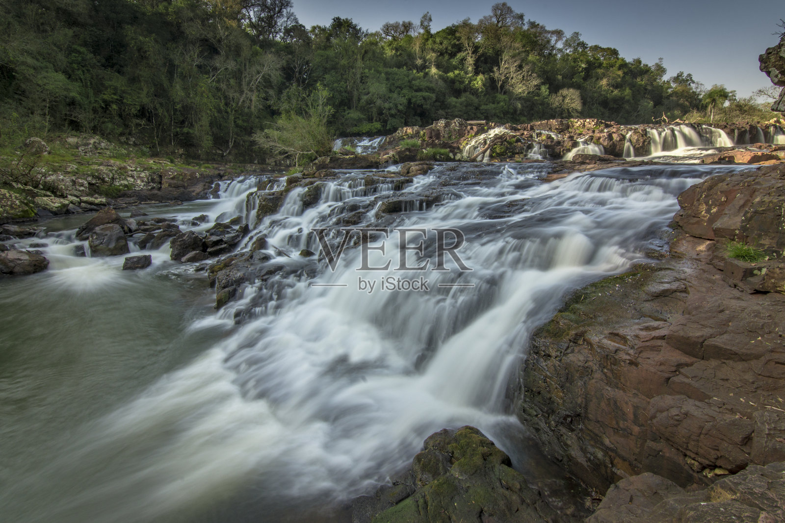 阿根廷南部米西奥内斯的多个瀑布América被称为Saltos del Tabay照片摄影图片