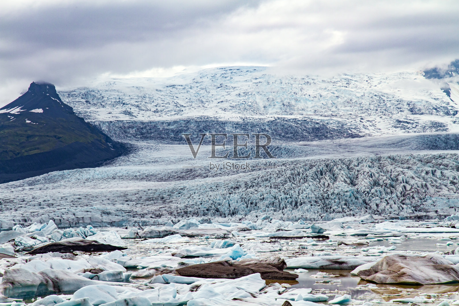 穿蓝色夹克的女人照片摄影图片