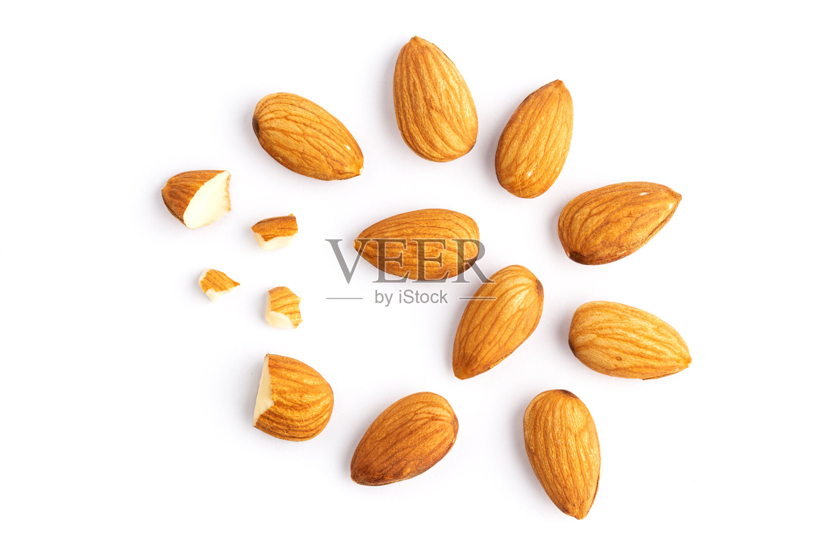 俯视图杏仁孤立在白色背景上照片摄影图片