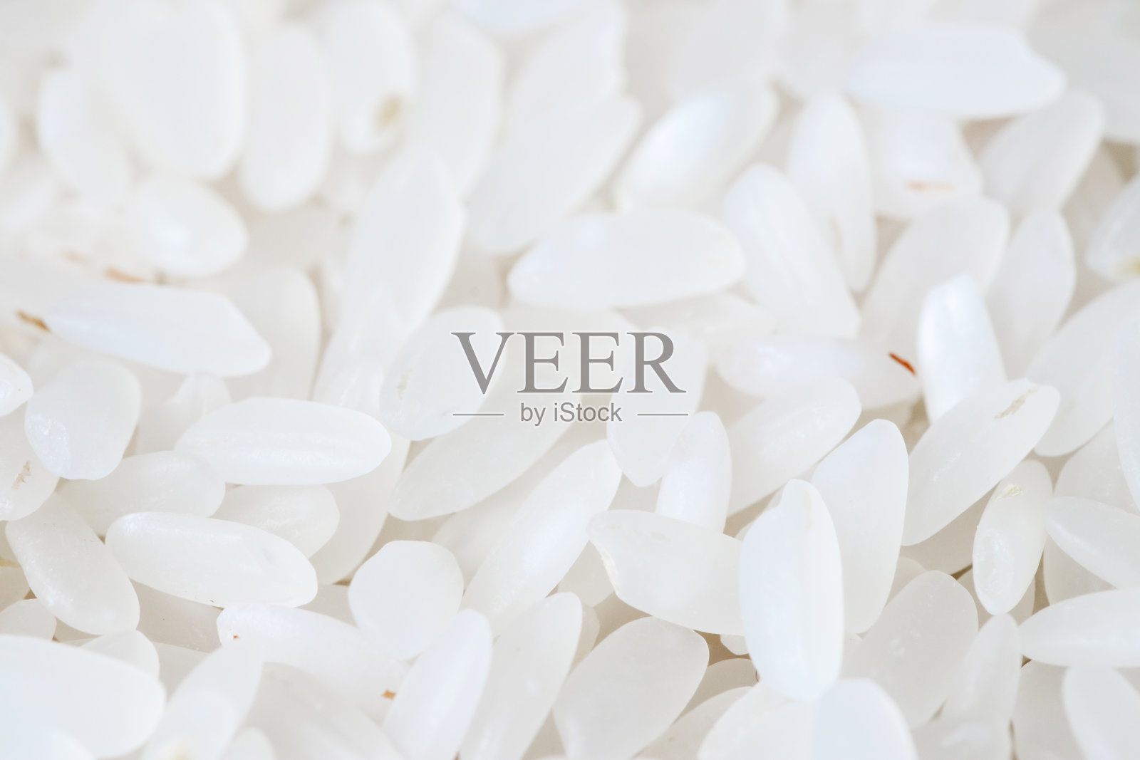 白色长米特写背景，生的生谷物，宏观照片摄影图片