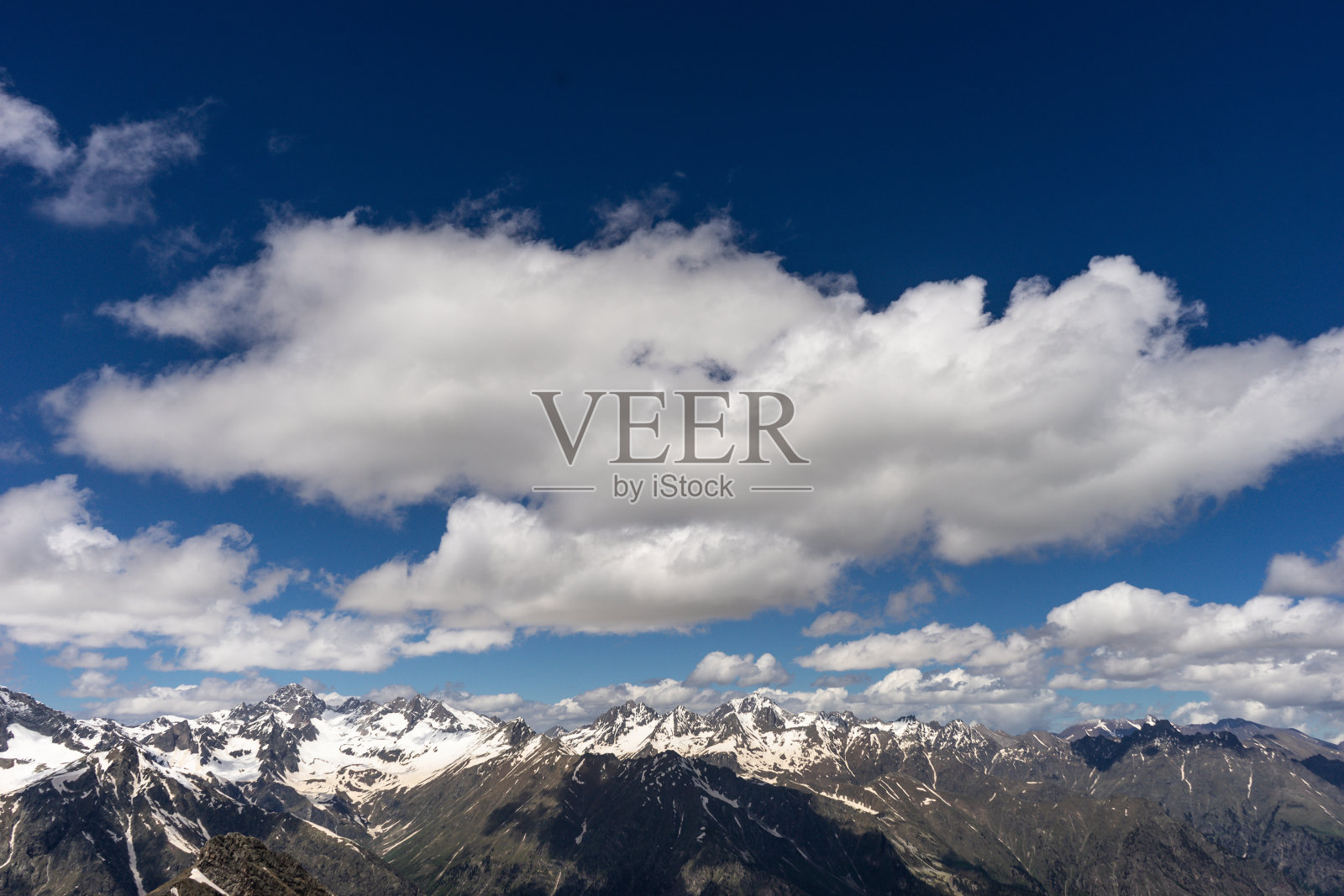 伟大的自然山脉景观。俄罗斯照片摄影图片