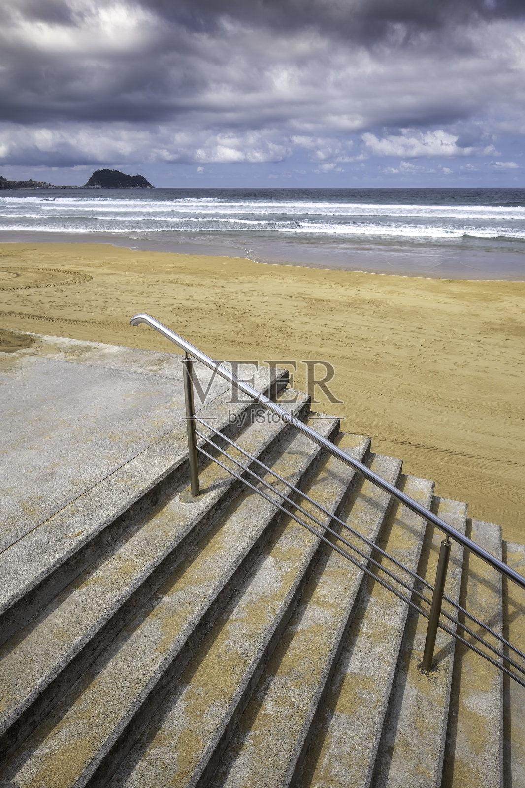 通往海滩的楼梯照片摄影图片