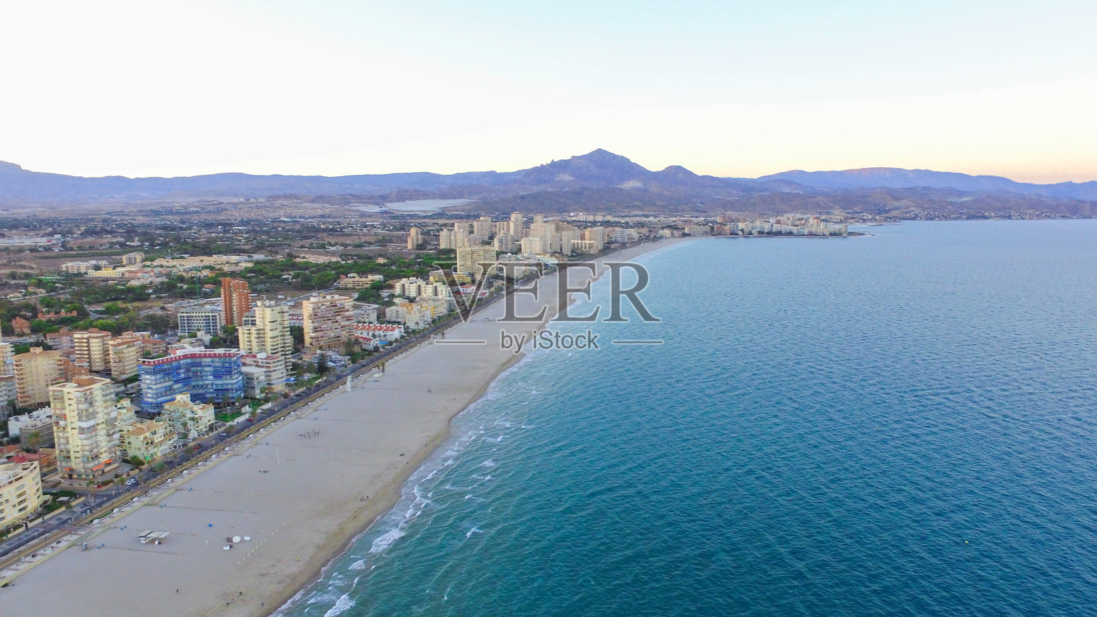 圣胡安湖的航拍全景照片摄影图片