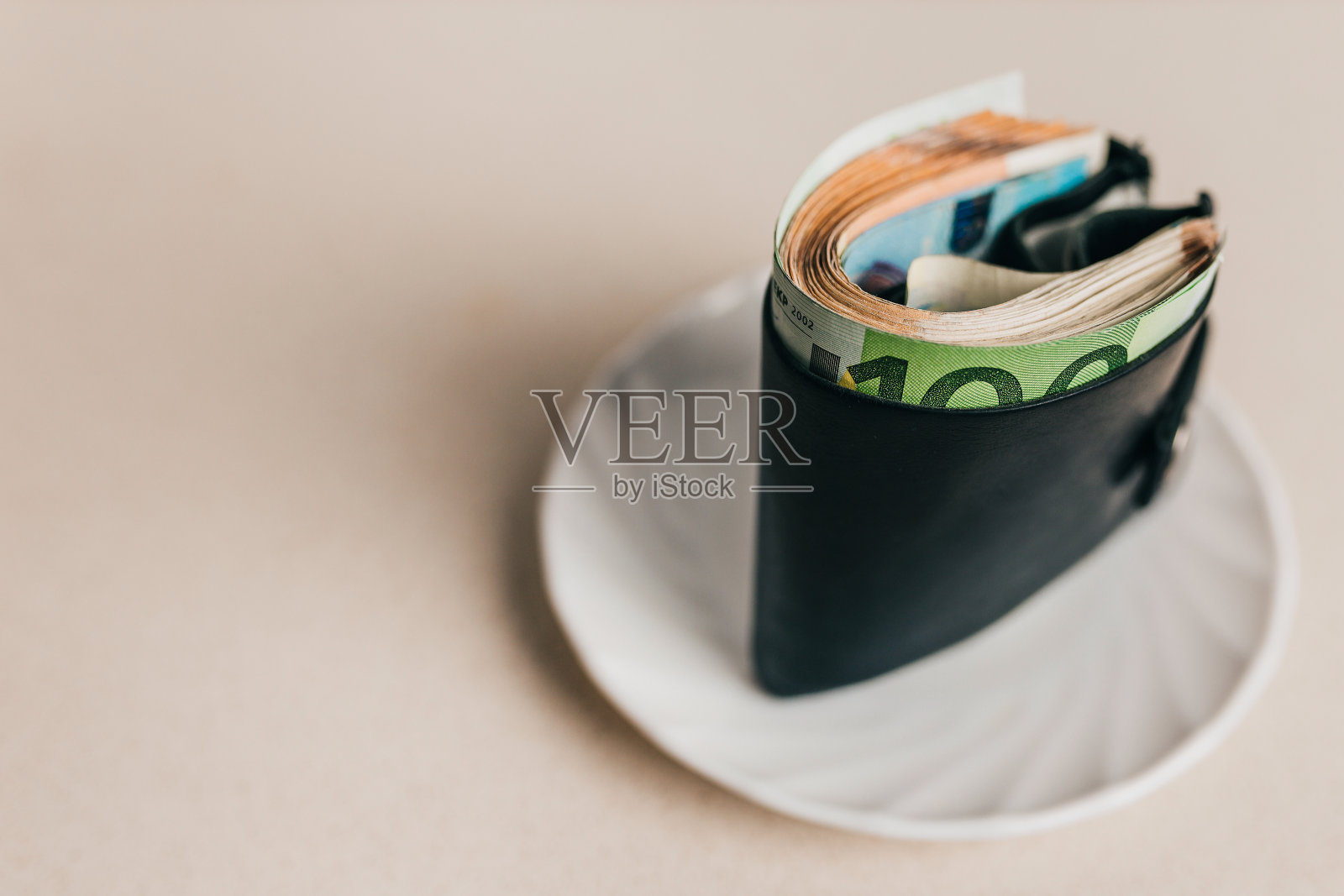 食品和住宿价格高昂照片摄影图片