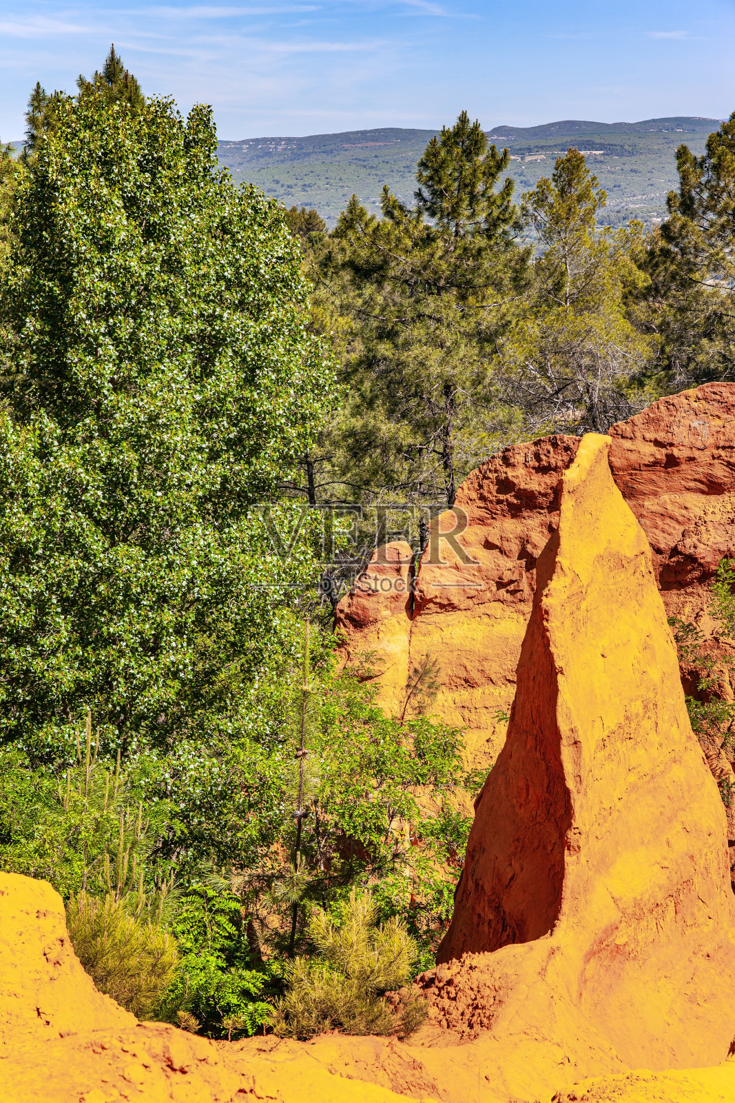 风景如画的岩石来自天然赭石照片摄影图片