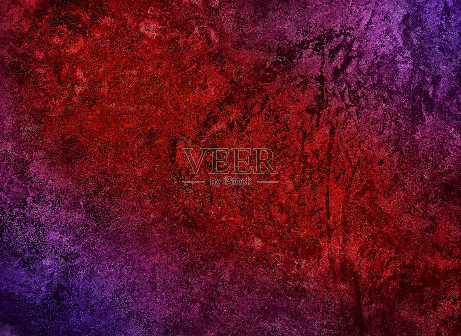 肮脏的渐变灰泥红色和紫色混凝土墙壁纹理用作背景。旧的肮脏纹理，深红色和紫色染色的混凝土背景。梦幻装饰灰泥或水泥的纹理。照片摄影图片