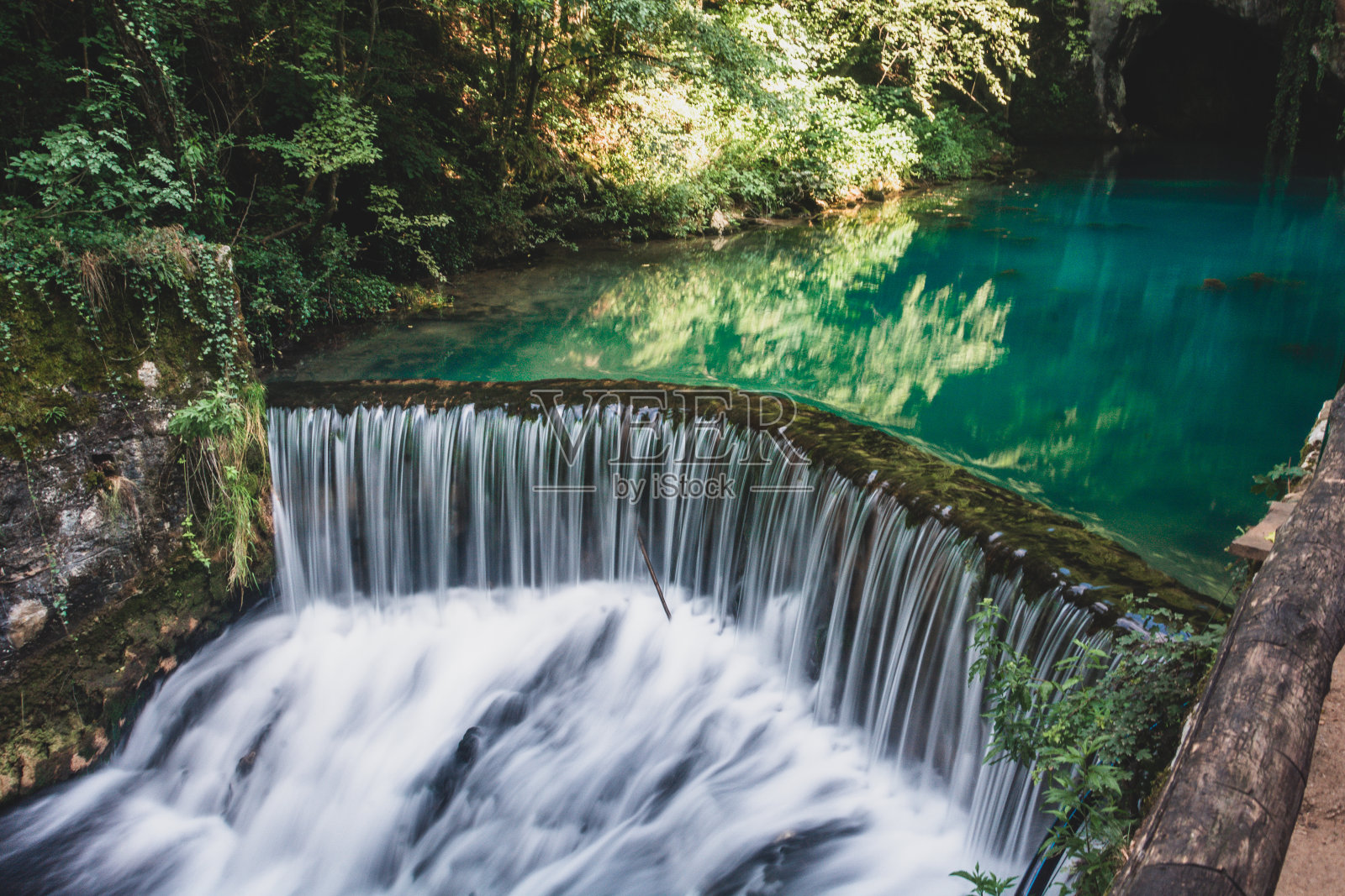 克鲁帕泉和瀑布-克鲁帕斯科瀑布照片摄影图片