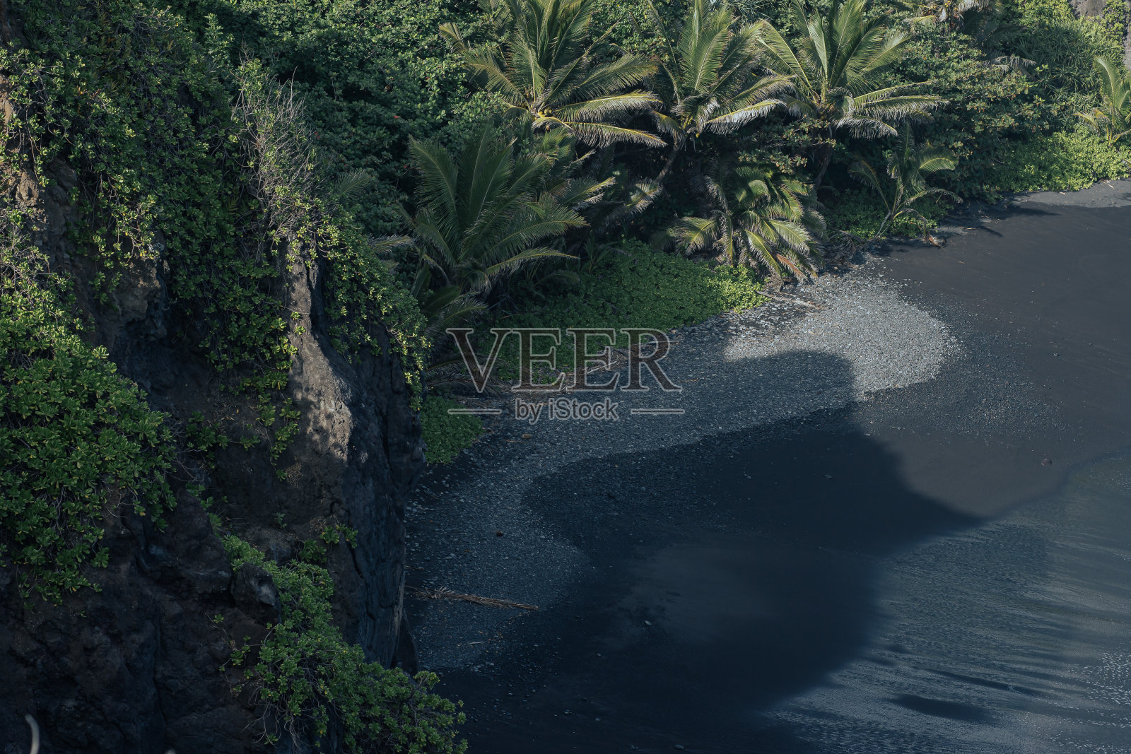 毛伊岛的黑色沙滩，哈纳之路，夏威夷2022年照片摄影图片