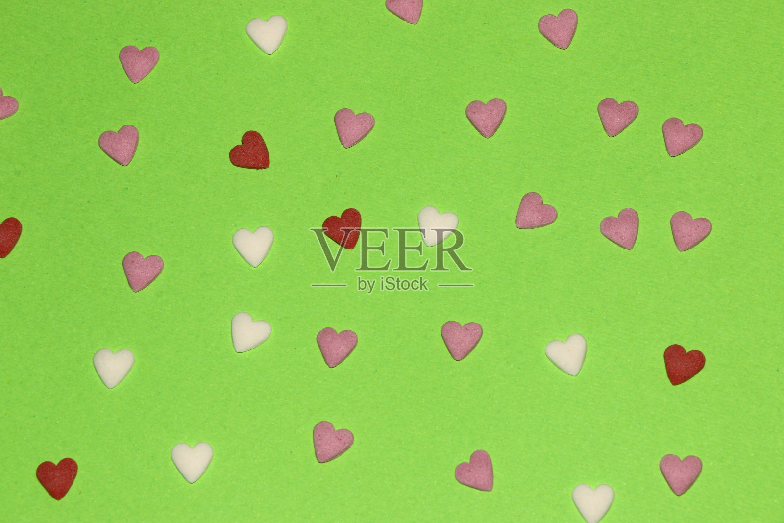 绿色上的小心形照片摄影图片