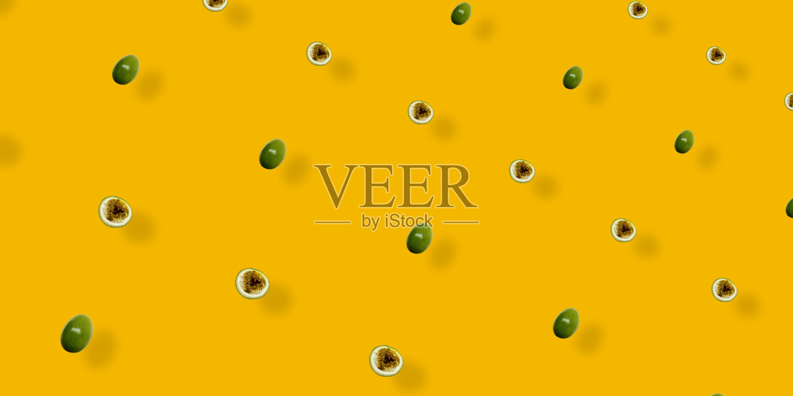 鲜艳的水果图案新鲜的百香果在橙色背景与阴影。前视图。平的。波普艺术设计照片摄影图片