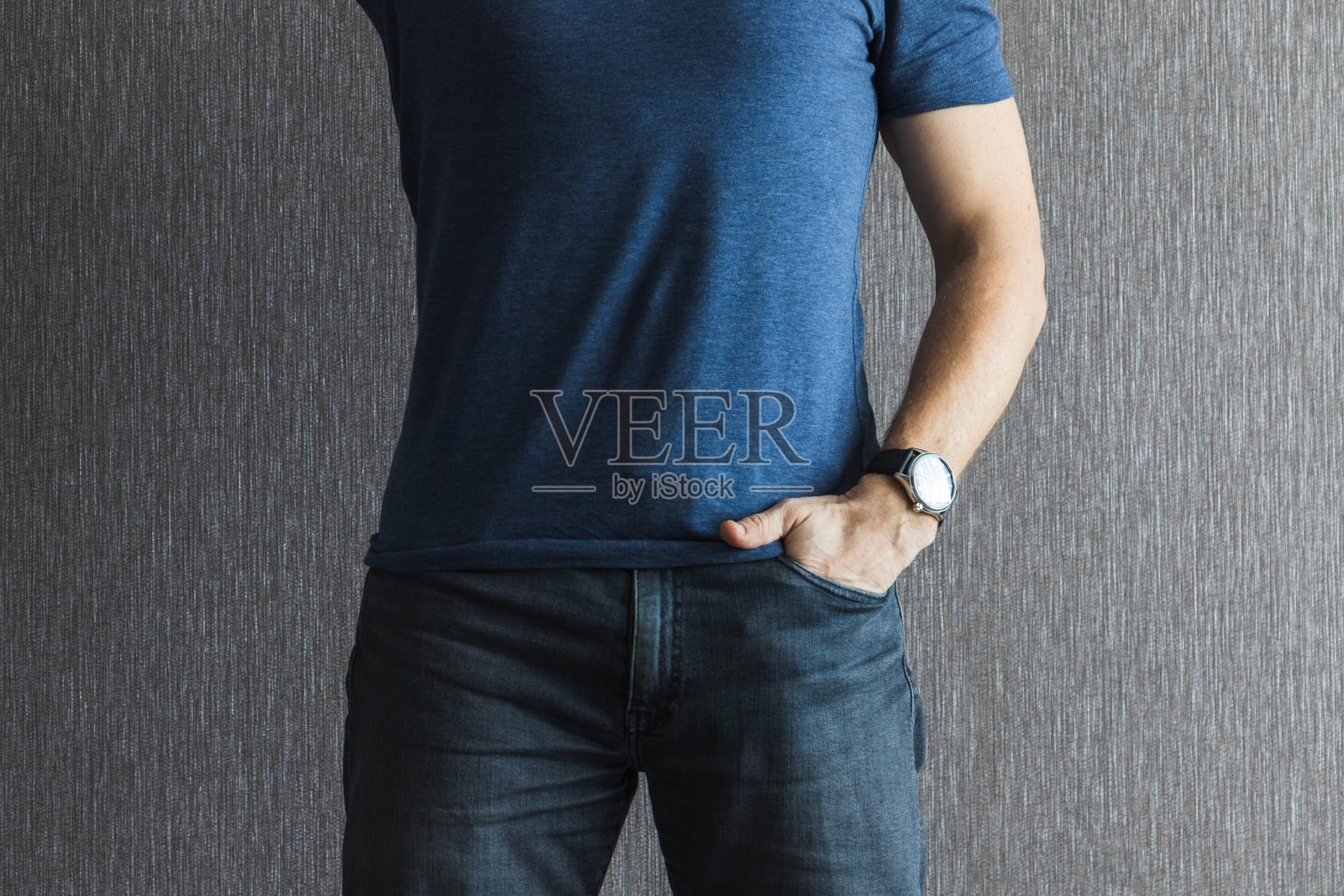 躯干和手的年轻运动白人男子照片摄影图片