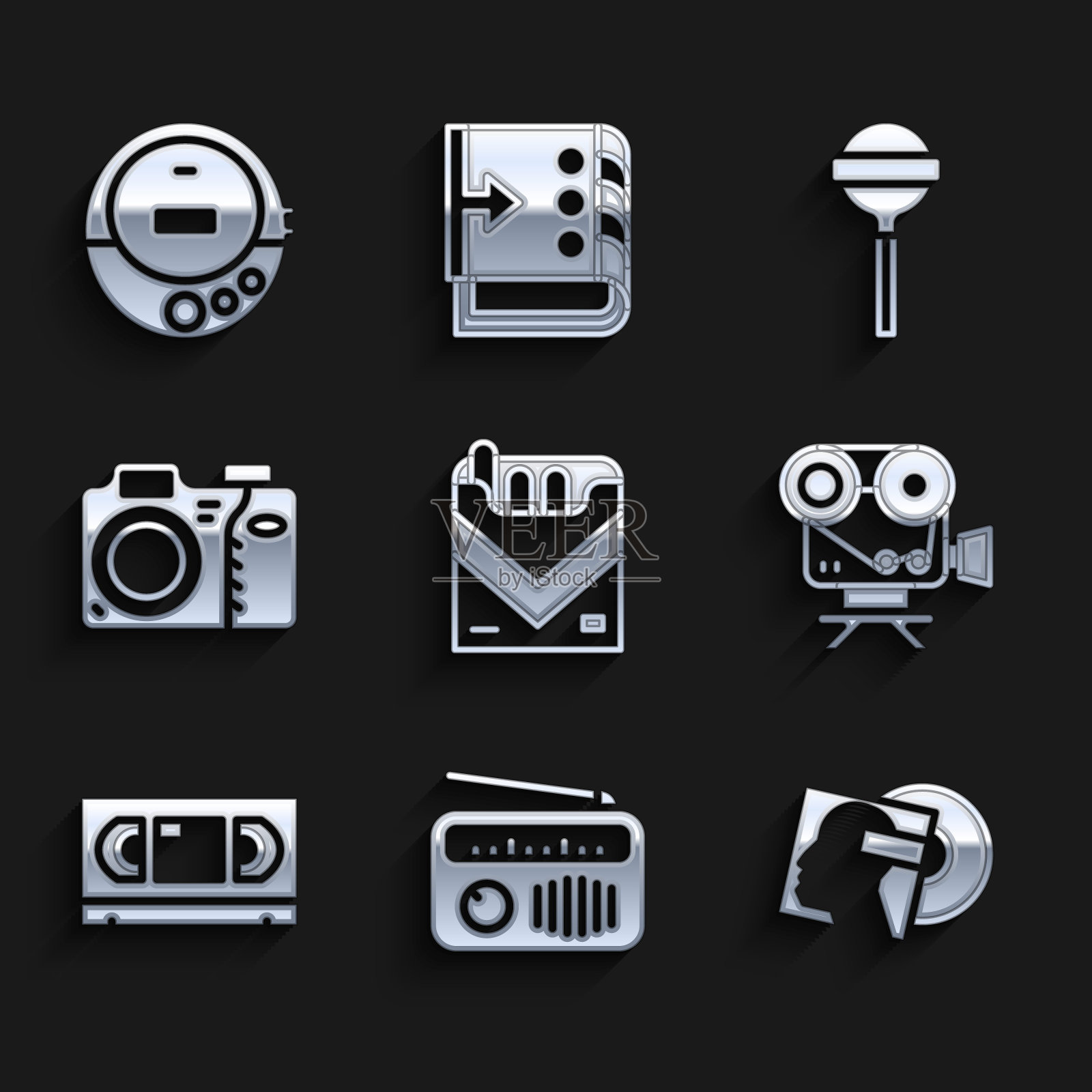设置香烟包装盒，收音机天线，乙烯基磁盘，复古电影院相机，VHS录像带，照片，棒棒糖和音乐CD播放器图标。向量图标素材