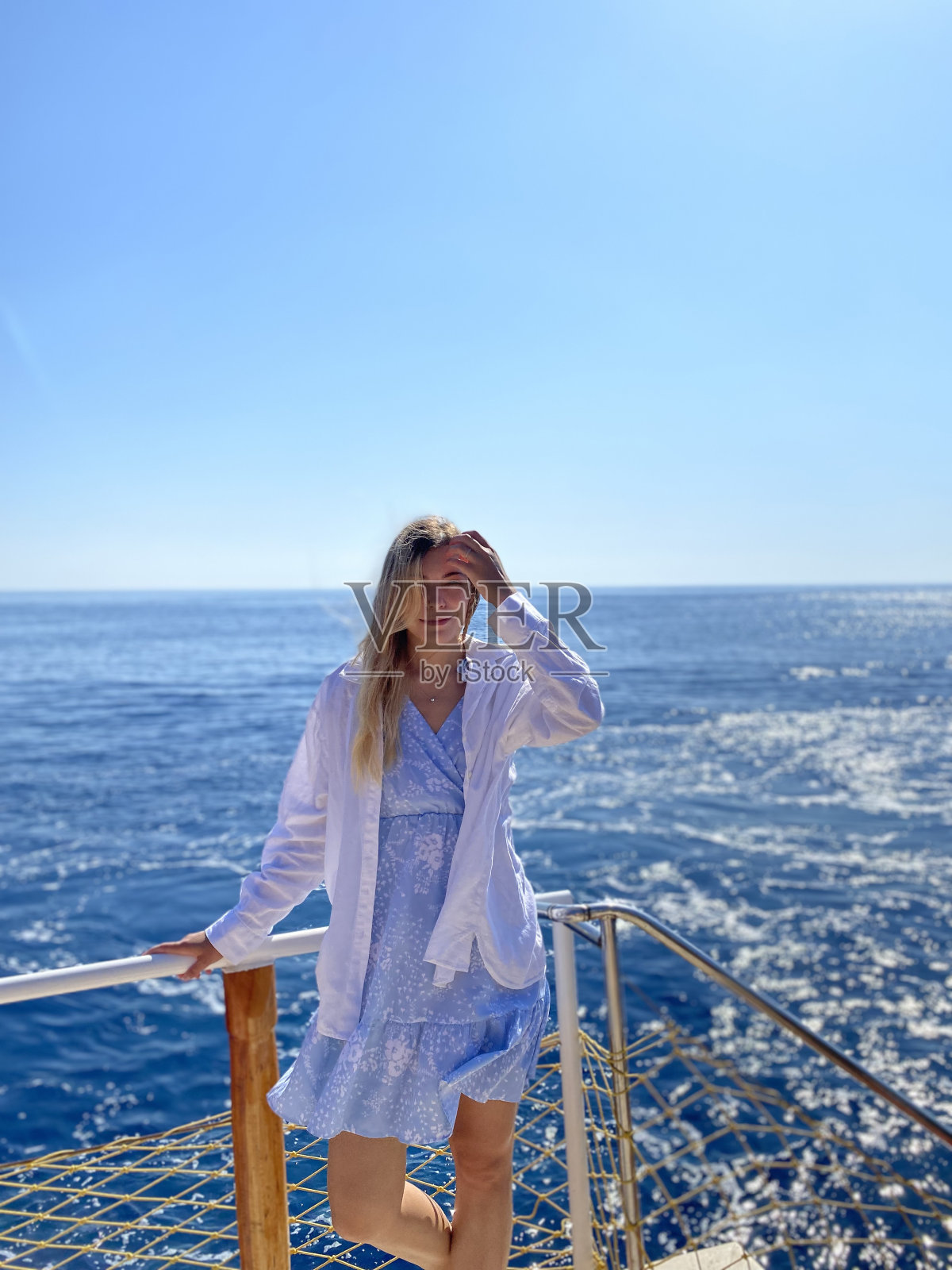 土耳其女孩蓝色连衣裙地中海照片摄影图片