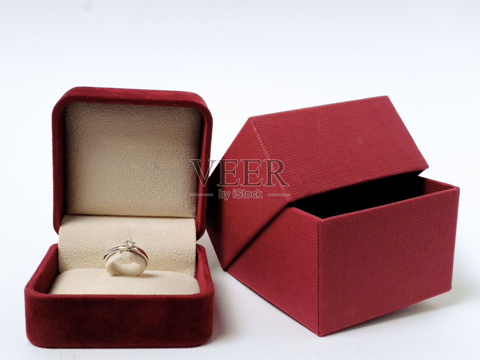 钻石珠宝盒。珠宝盒孤立在白色背景上照片摄影图片