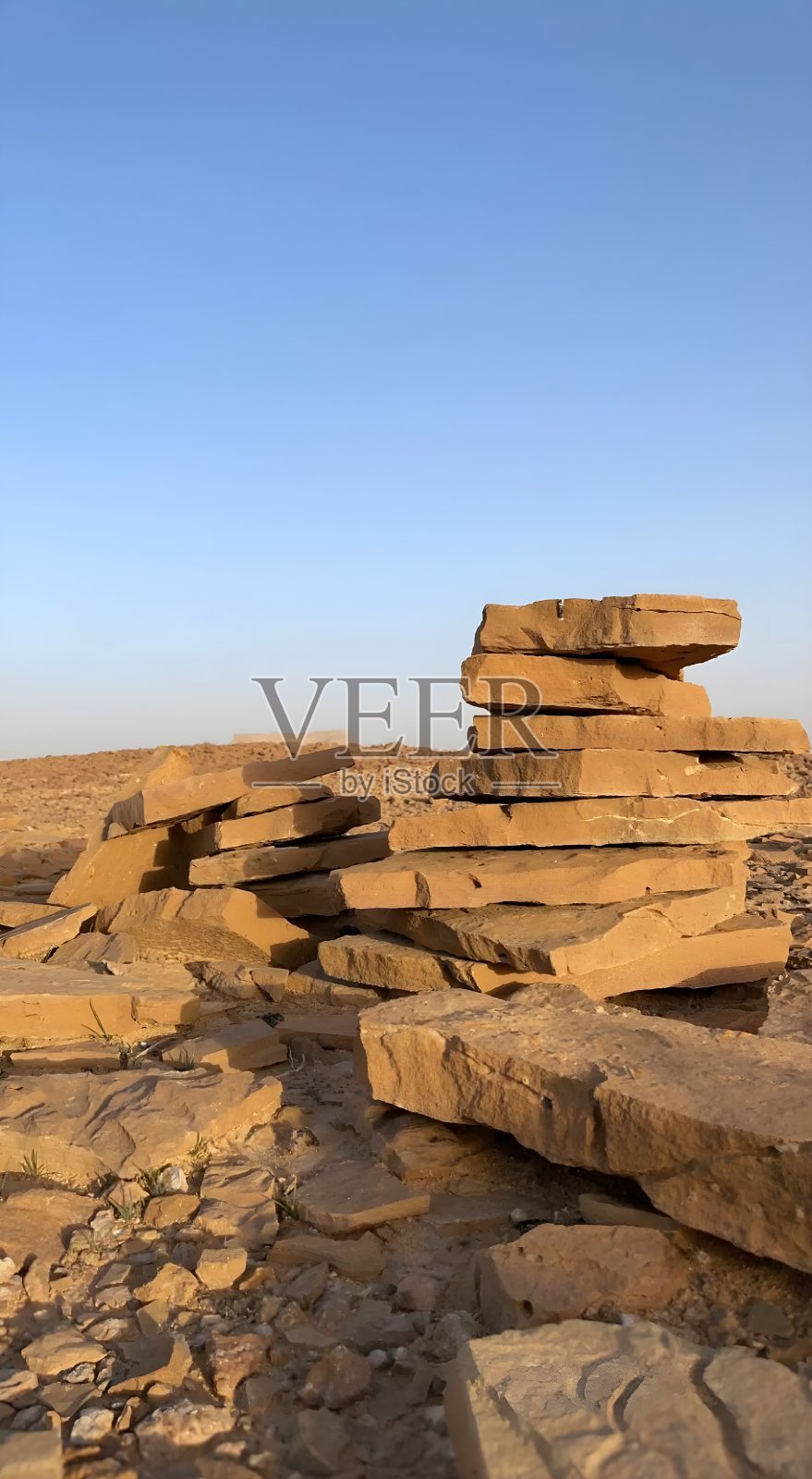 沙漠中的石头照片摄影图片