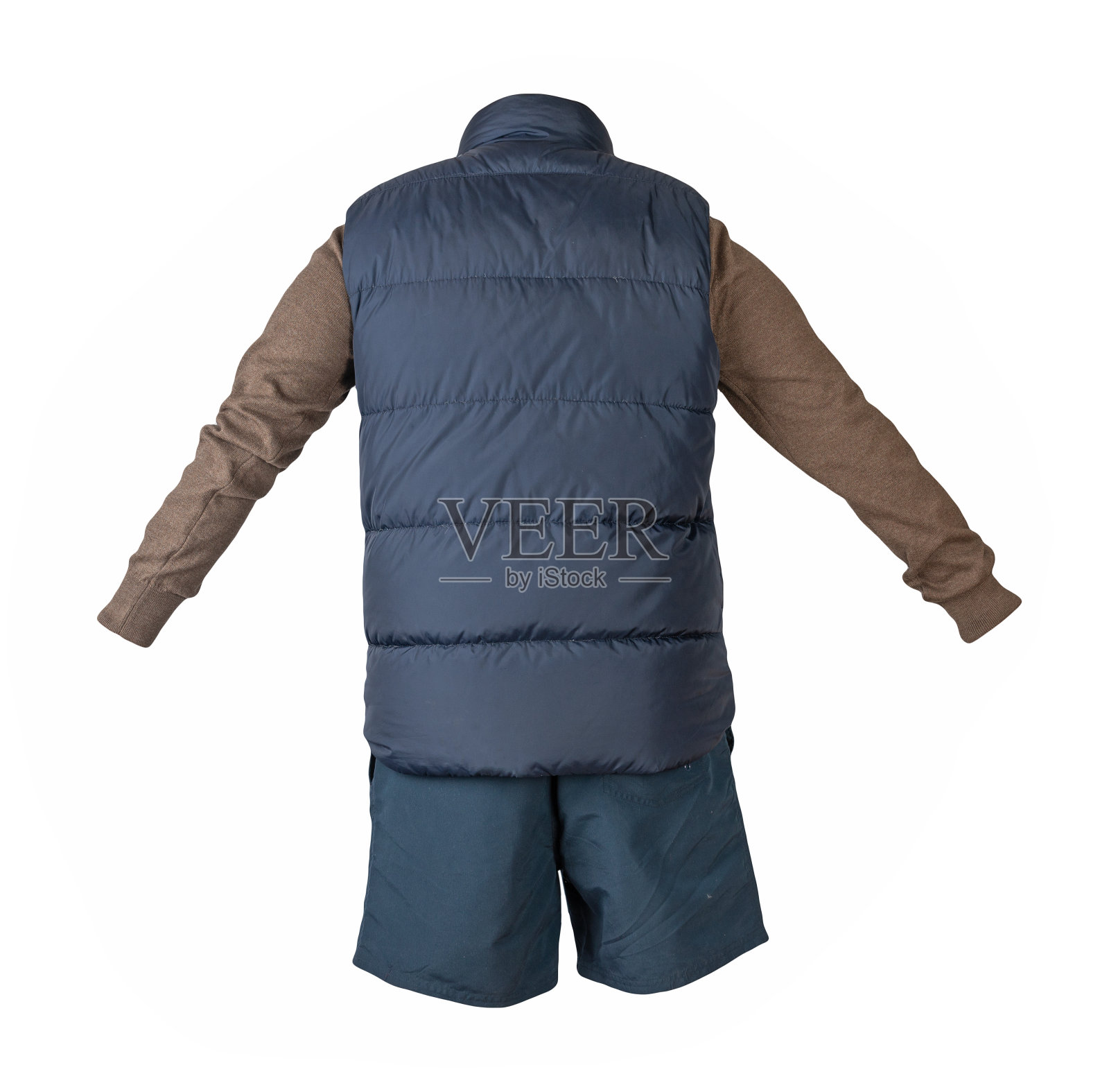 蓝色无袖夹克，毛衣和运动短裤孤立在白色背景。每天穿的衣服照片摄影图片