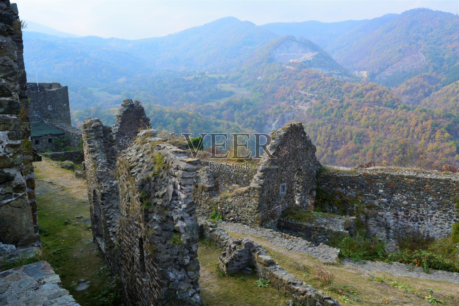 塞尔维亚克拉列耶沃的中世纪要塞Maglic照片摄影图片