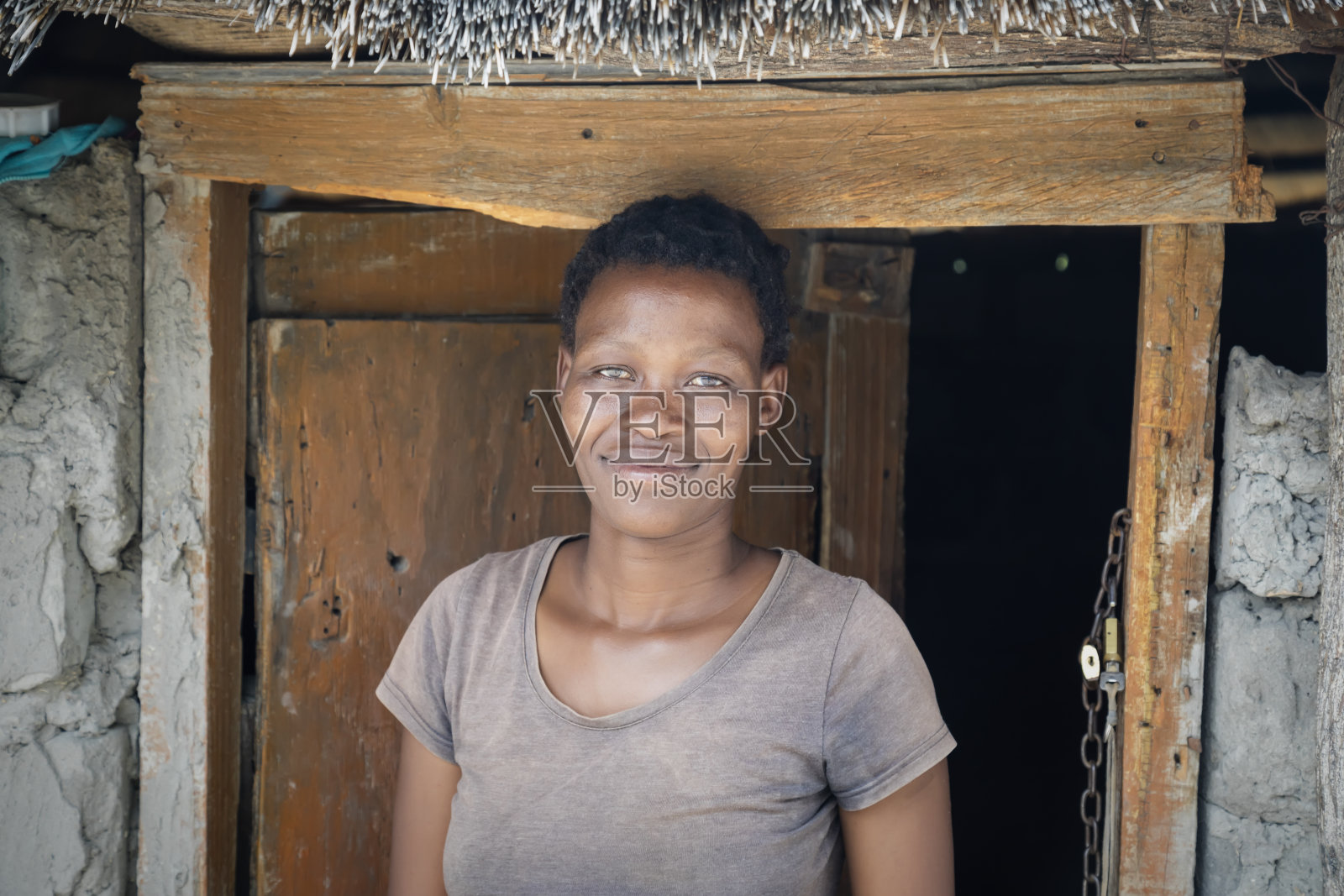 年轻的非洲妇女照片摄影图片