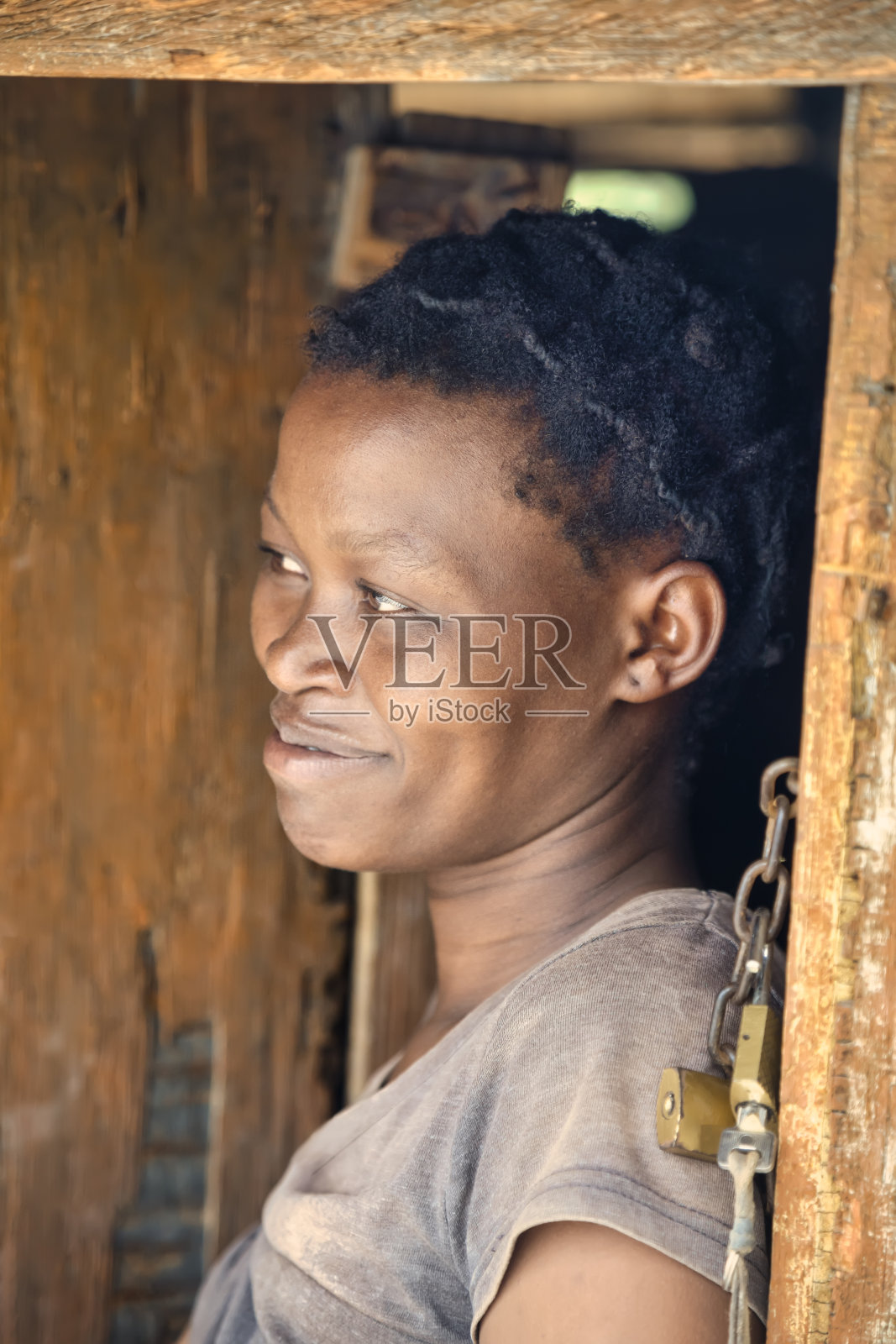 年轻的非洲妇女照片摄影图片